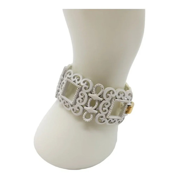 Trifari White Enamel Gold Tone Picture Frame Filigree Bracelet Mid Century - Picture 3 of 6